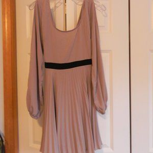 Solamia pleated dress, plunging back, long sleeve tan size M NWT 33" long